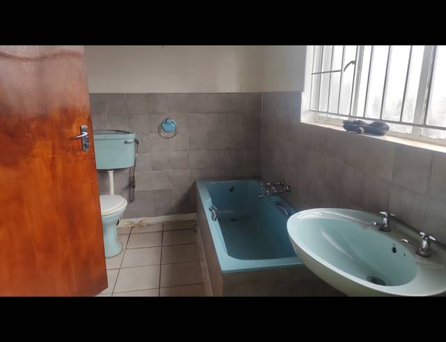 600M² BUILDING FOR SALE IN SPRINGS CENTRAL